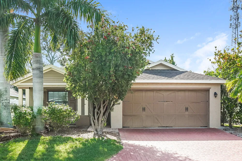 3 bed, 2.0 bath, 1917 sqft, $2,170 — Photo 1