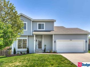 1709 Walnut Creek Dr, Papillion, NE 68046