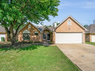 6119 Ivy Glen Dr, Arlington, TX 76017