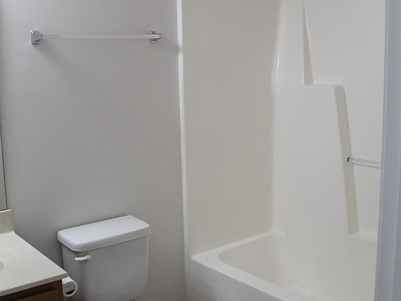 5th image of 230 Legacy Oaks Cir