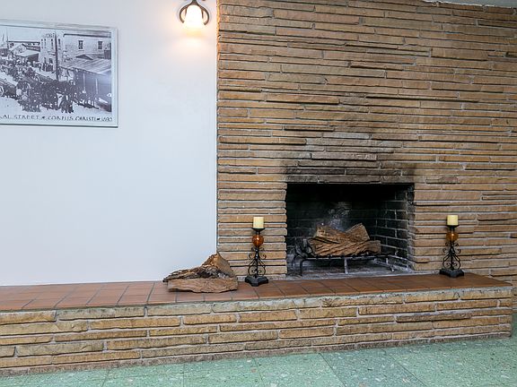 5th image of 921 Driftwood Pl