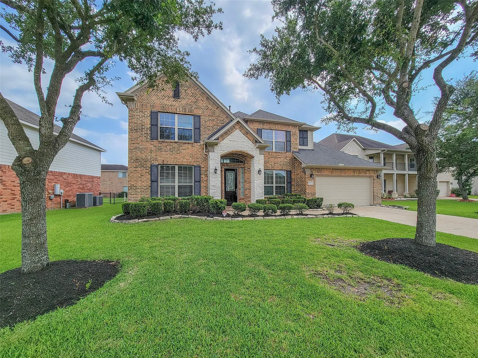 5 bed, 4.0 bath, 3611 sqft, $3,295 — Photo 2