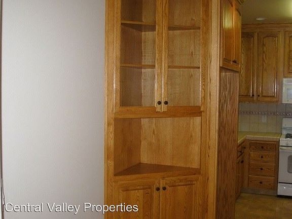 5th image of 946 Wall St #B