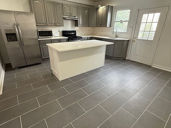 2nd image of 62 Lafayette St #2