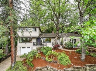 1070 Emma St, Ashland, OR