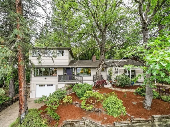 1070 Emma St, Ashland, OR 97520