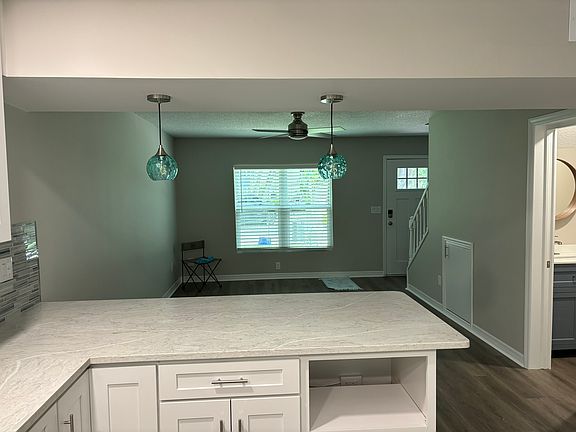3rd image of 628 Bowers Ct