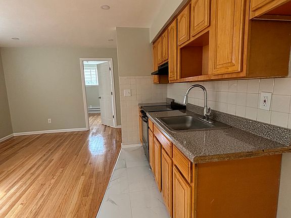4th image of 270 Stuyvesant Ave #1