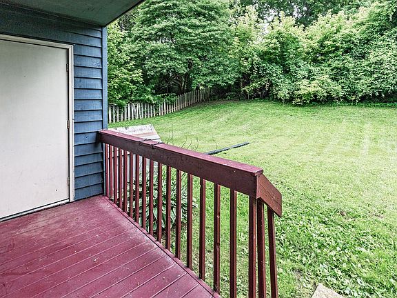 4th image of 35 Foxtail Ct