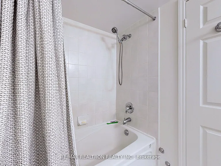 7 Lorraine Dr #2009 — Photo 27