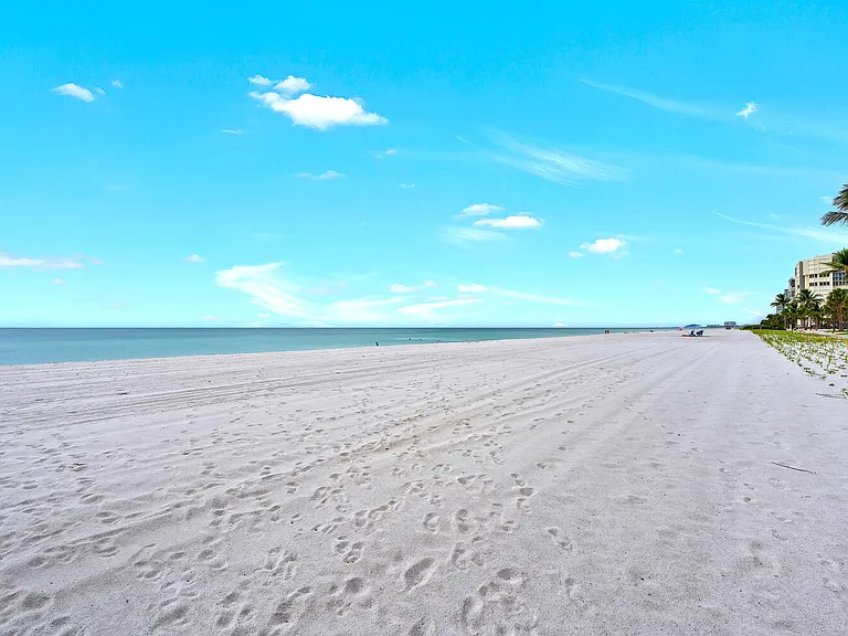 4001 Gulf Shore Blvd N — Photo 39