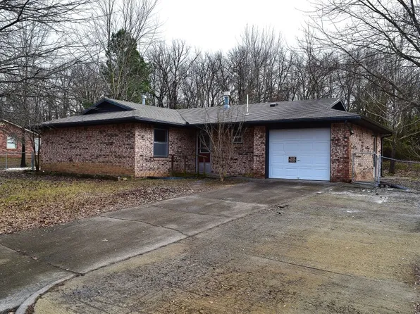 1102 SE 10th St, Muldrow, OK 74948