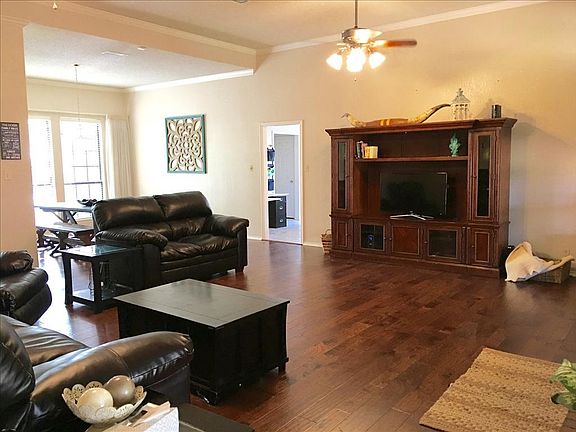 3rd image of 4907 Los Alamitos Dr