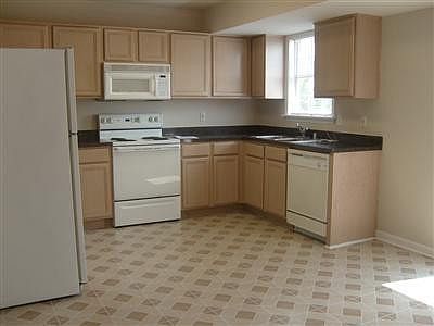 3rd image of 3634 Walden Dr #3636