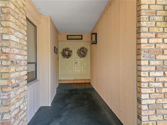 4th image of 307 Riverbend Blvd