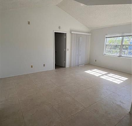 5th image of 1604 SE Green Acres Cir