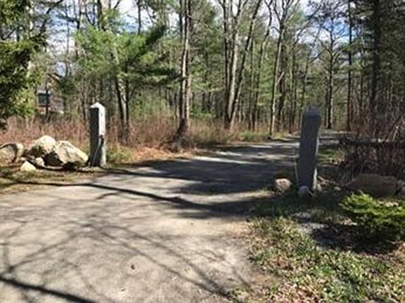 2nd image of 3 Shadow Woods Ln