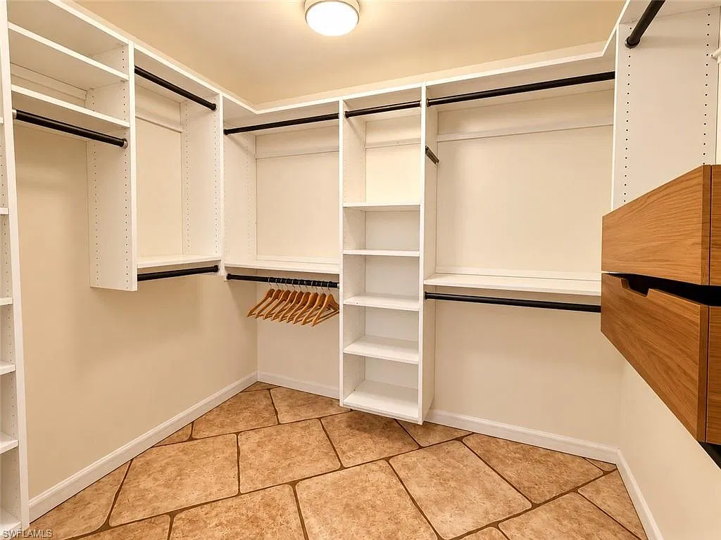 2 bed, 2.0 bath, 1422 sqft, $2,350 — Photo 3