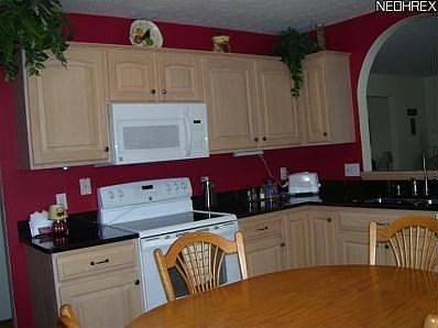 5th image of 4212 Western Reserve Dr