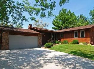 14390 Golf View Dr, Eden Prairie, MN 55346