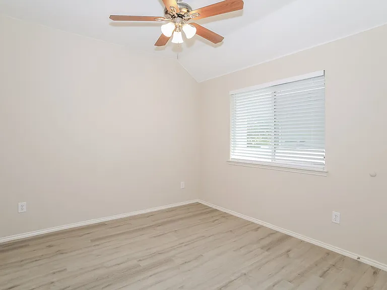 240 Creekview Dr — Photo 13