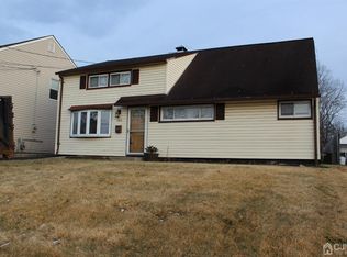 105 Homes Park Ave, Iselin, NJ 08830