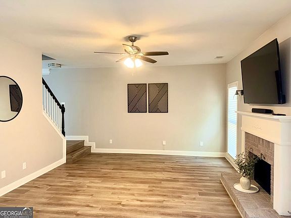 3rd image of 2887 Montview Dr SW