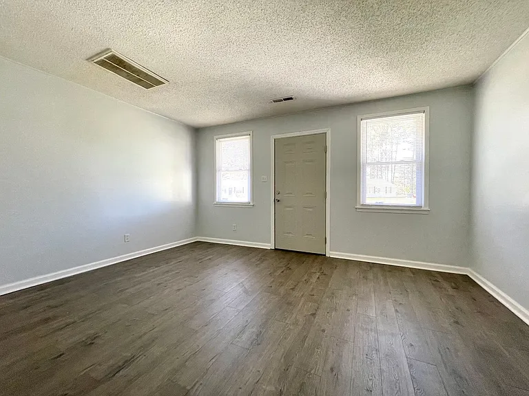 516 Elm St — Photo 2