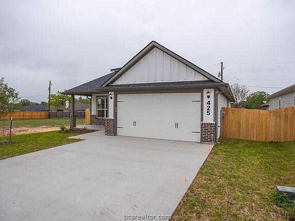 3rd image of 425 Marble Falls Dr