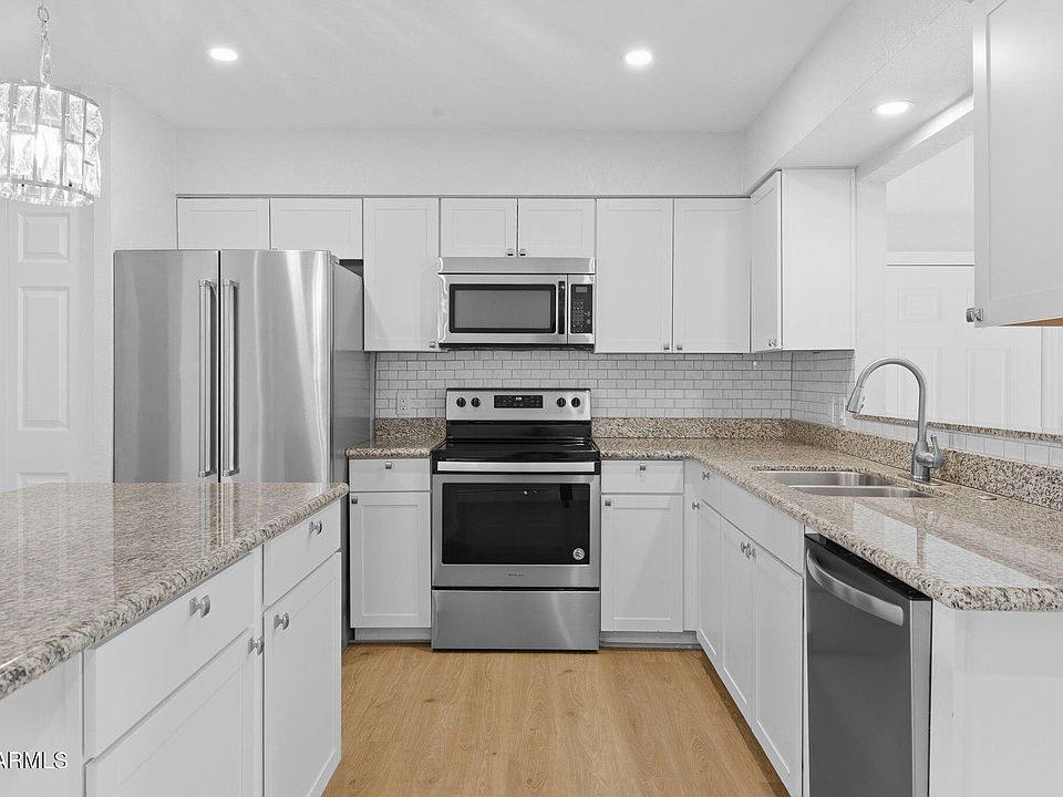 1st image of 2030 W PORTOBELLO Avenue