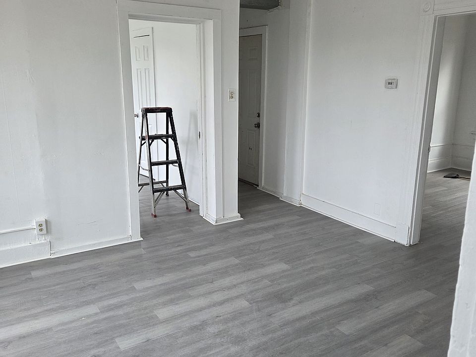 1st image of 10 Wood St Floor 2