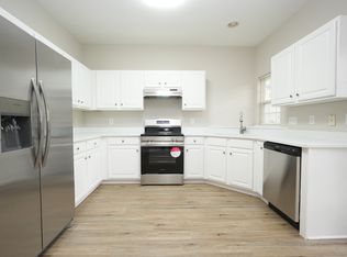8065 Stoneham Ct, Matthews, NC 28105