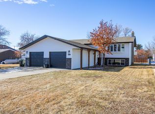 303 6th Ave NW, Hazen, ND 58545