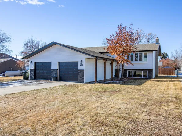 303 6th Ave NW, Hazen, ND 58545