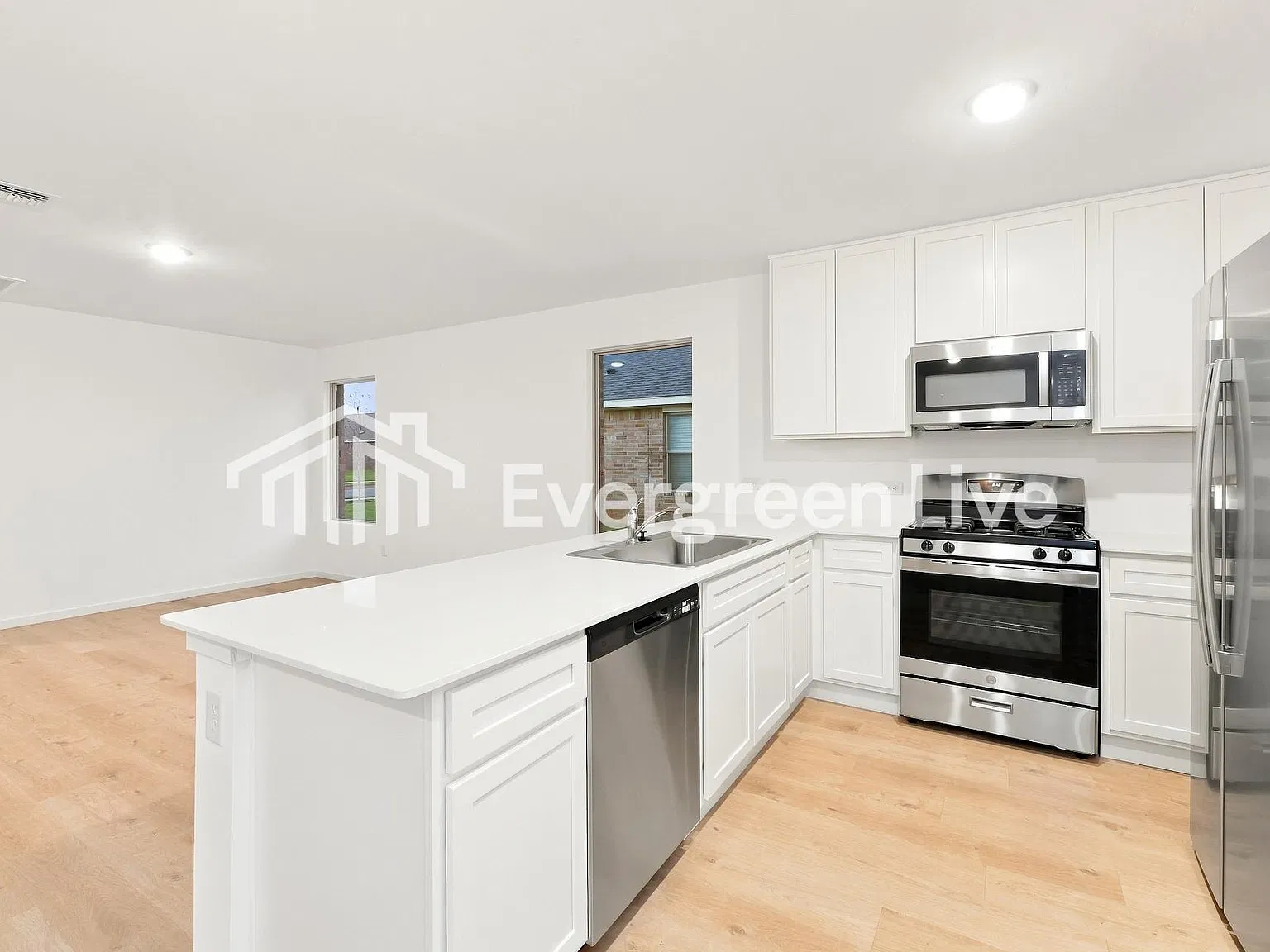 3 bed, 2.0 bath, 1302 sqft, $1,420 — Photo 4