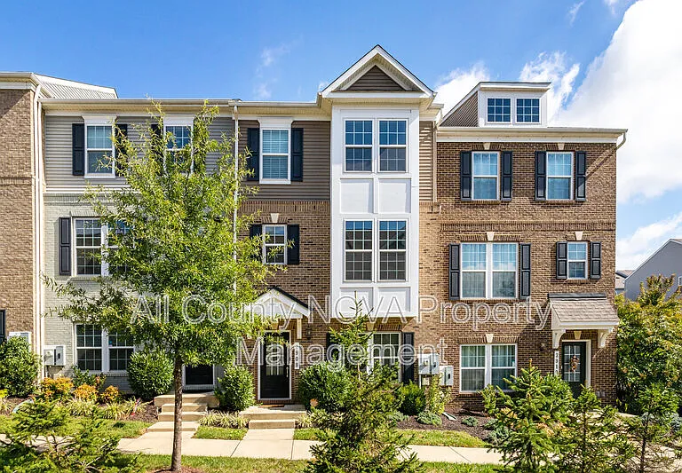 2908 Pinebrook Rd — Photo 2