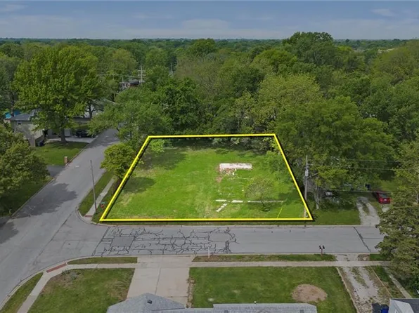 715 N Hamilton St, Olathe, KS 66061