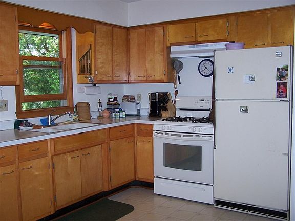 3rd image of 125 Joanne Ln