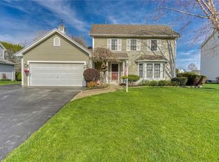 1070 Fawn Wood Dr, Webster, NY 14580