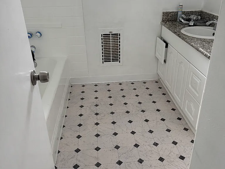 1631 N Harvard Blvd #5 — Photo 10