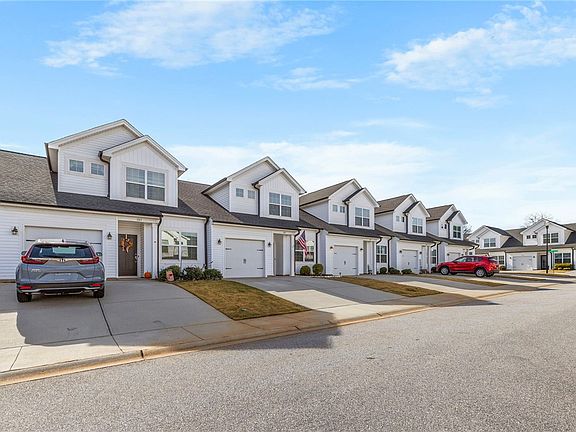 2nd image of 105 Aleppo Ln