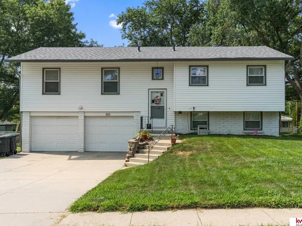 8817 M St, Omaha, NE 68127