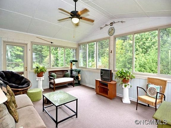 4th image of 1053 Wickins Dr