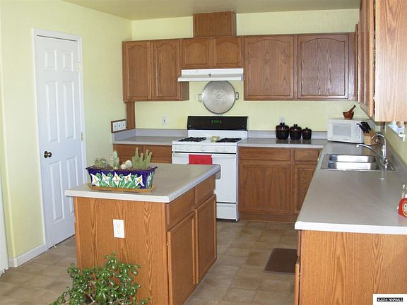 4th image of 32 Triplett Ln