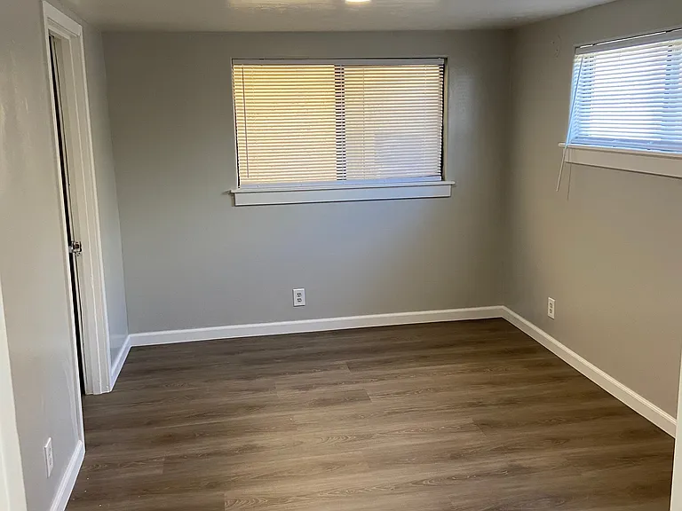 561 E Dayman St #561 — Photo 9
