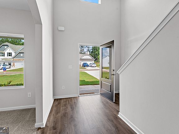 4th image of 489 Charleston Pl