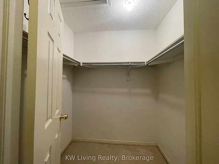 60 Coburg Cres — Photo 20