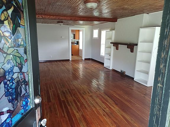 3rd image of 6133 Thomas Cir