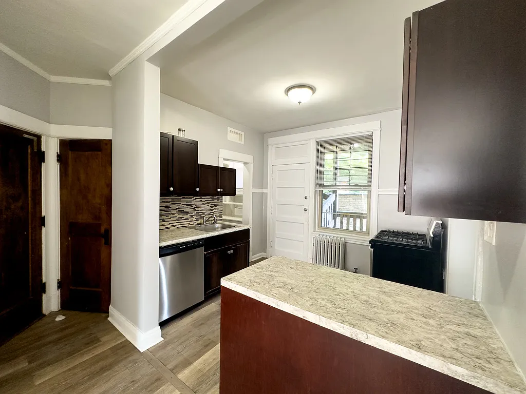 4 bed, 2.0 bath, 1800 sqft, $3,800 — Photo 2