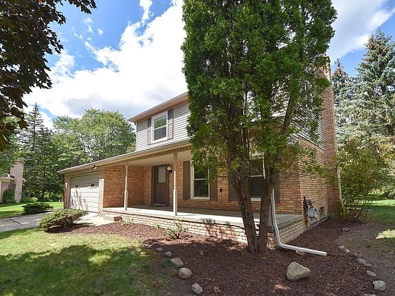 2nd image of 2455 Traver Blvd